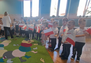 Przedszkolaki ubrane na galowo