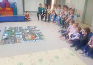 Dzieci z grupy Zielonej podczas warsztatów ekologicznych.