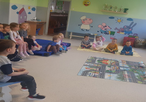 Dzieci z grupy Zielonej podczas warsztatów ekologicznych.