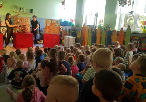 Zdjęcie przedstawiające kadr ze spektaklu.