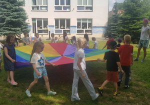Zabawy ruchowe - Grupa Niebieska.